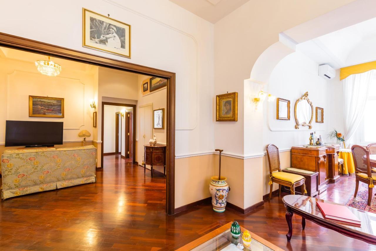 Grand Classic Apartment At San Martino By Napoliapartments Exterior foto