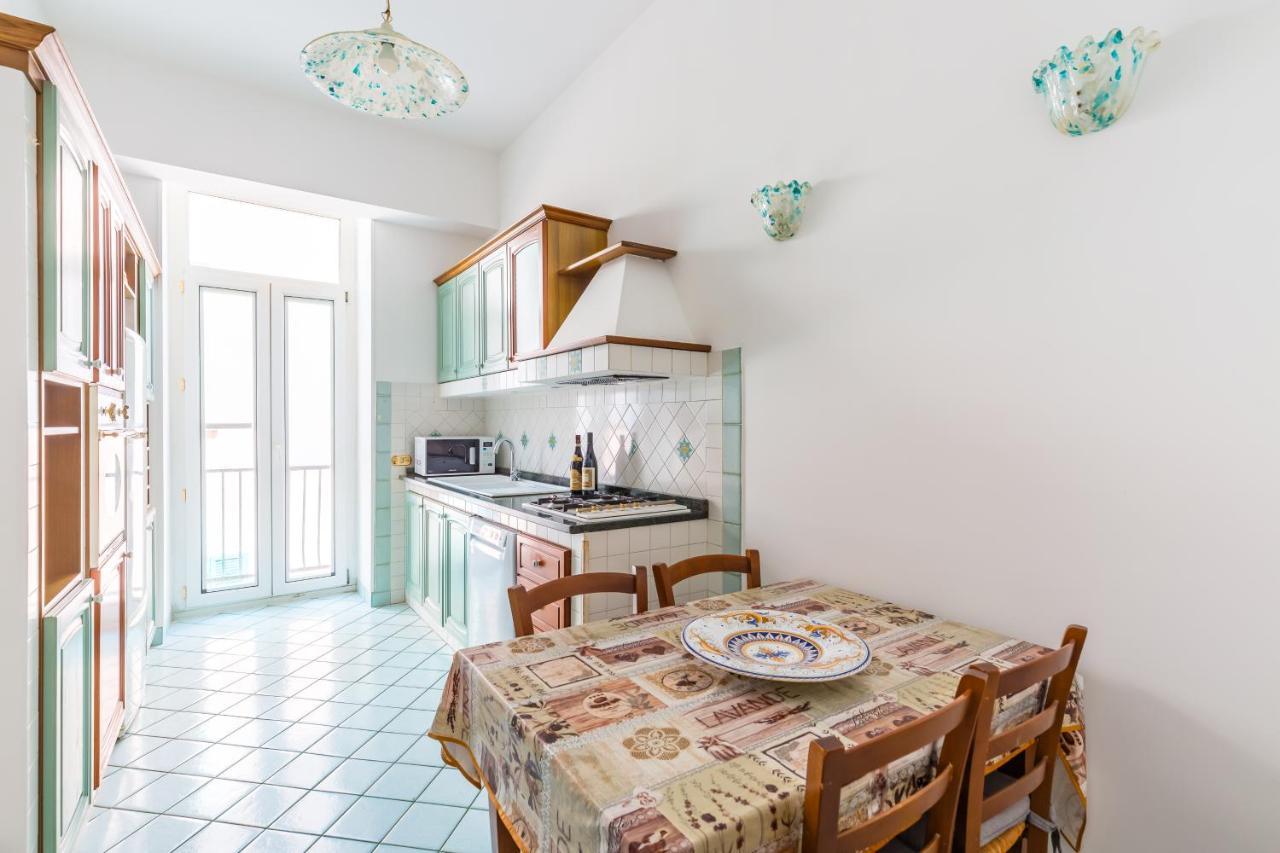 Grand Classic Apartment At San Martino By Napoliapartments Exterior foto