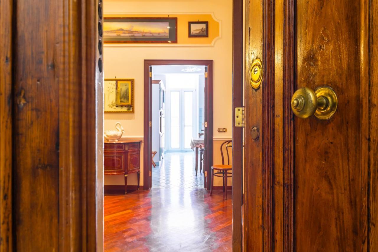 Grand Classic Apartment At San Martino By Napoliapartments Exterior foto